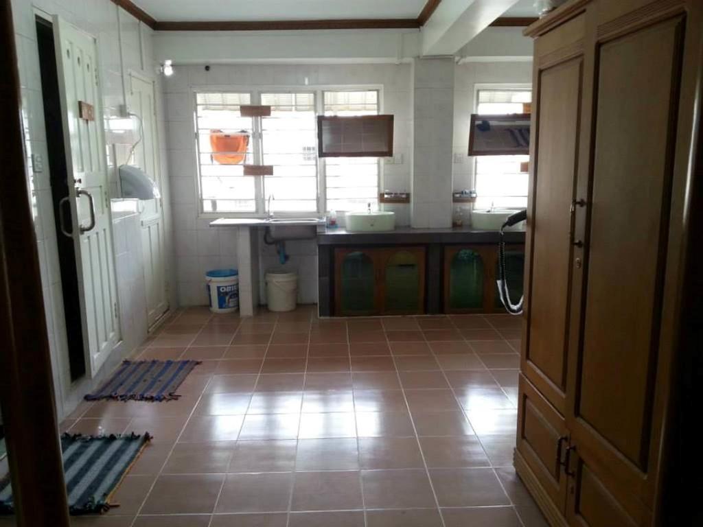Chan Myae Guesthouse Янгон Стая снимка