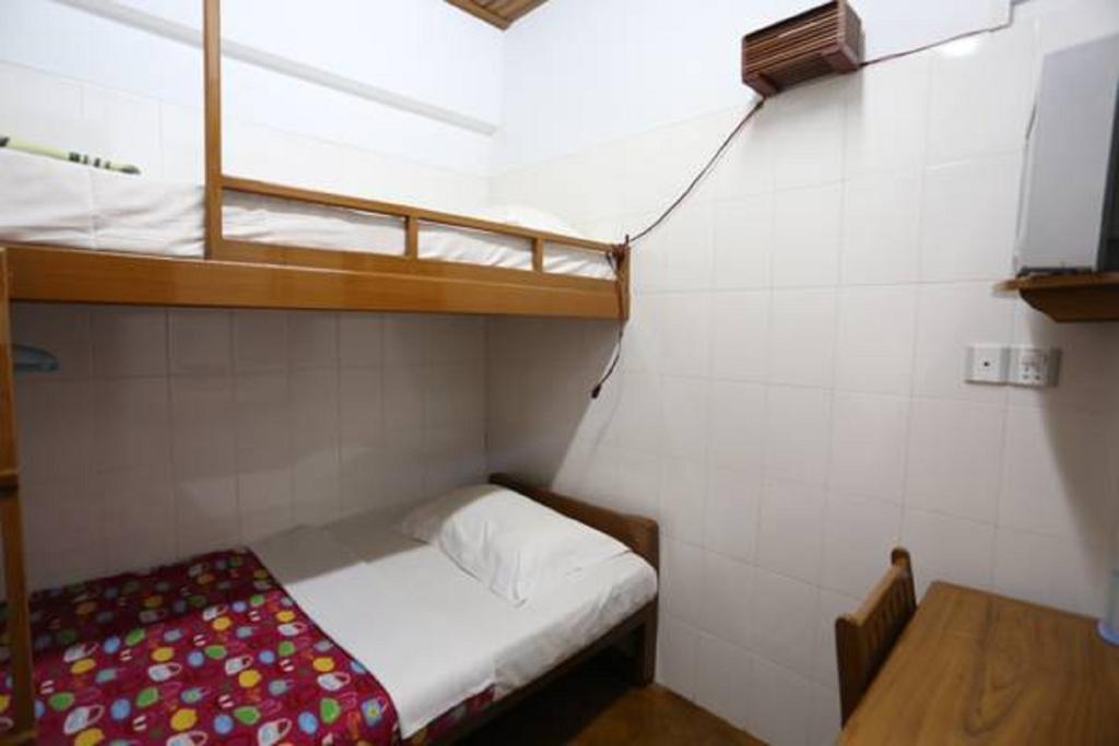 Chan Myae Guesthouse Янгон Стая снимка
