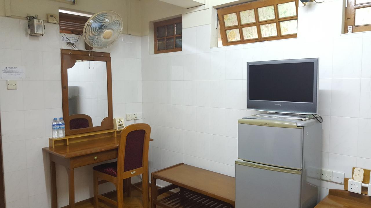 Chan Myae Guesthouse Янгон Екстериор снимка