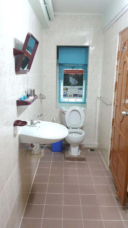 Chan Myae Guesthouse Янгон Екстериор снимка