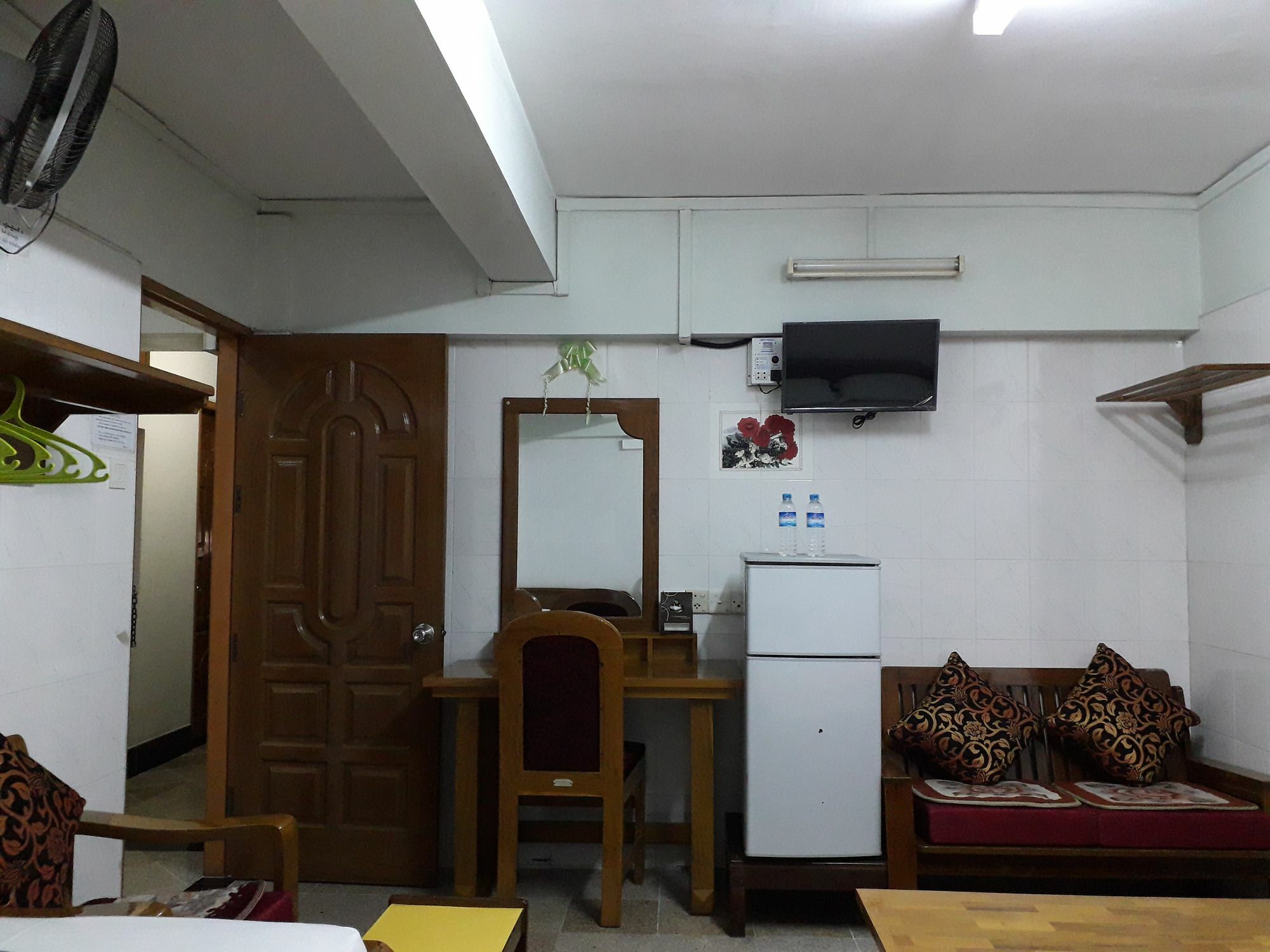 Chan Myae Guesthouse Янгон Екстериор снимка