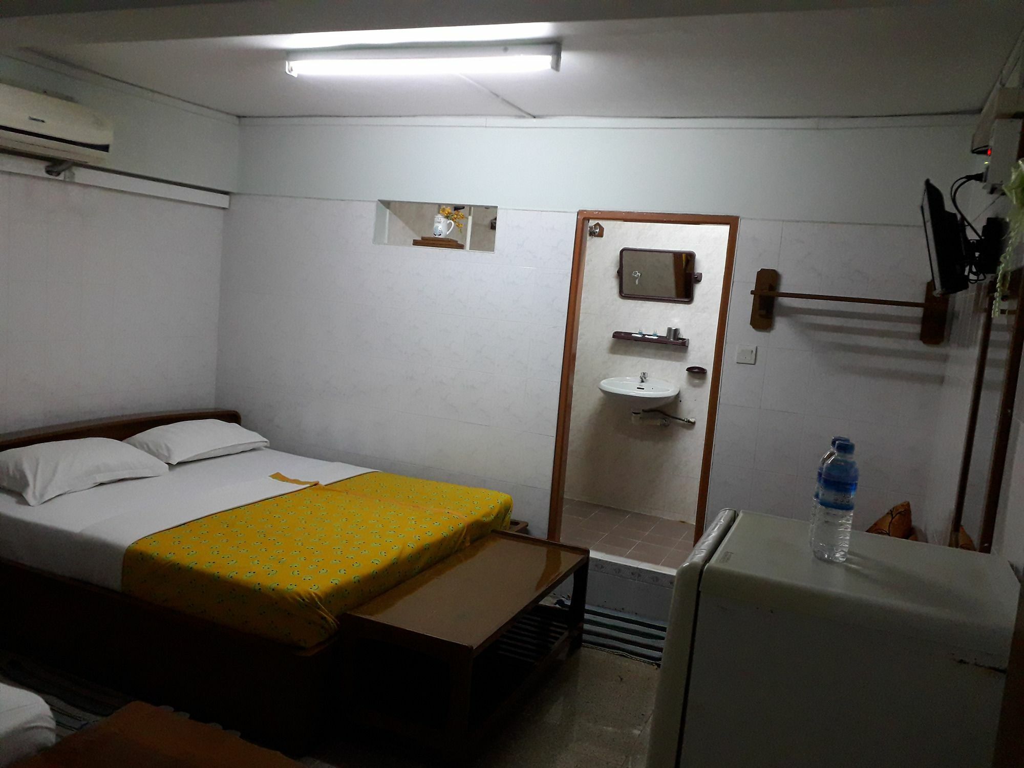 Chan Myae Guesthouse Янгон Екстериор снимка